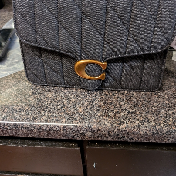 Source Unknown Quilted Gray Crossbody with Gold Accent - Picture 11 of 15